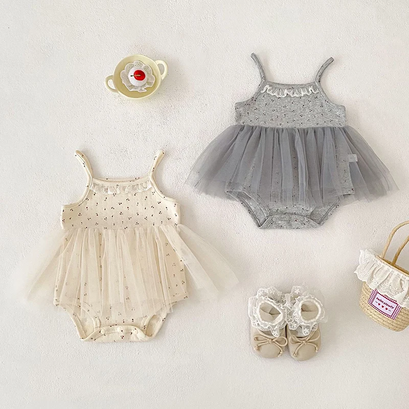 

Новый летний комбинезон для новорожденных девочек 0-24 месяца, без рукавов, из хлопка, с принтом и сетчатыми вставками, для малышей