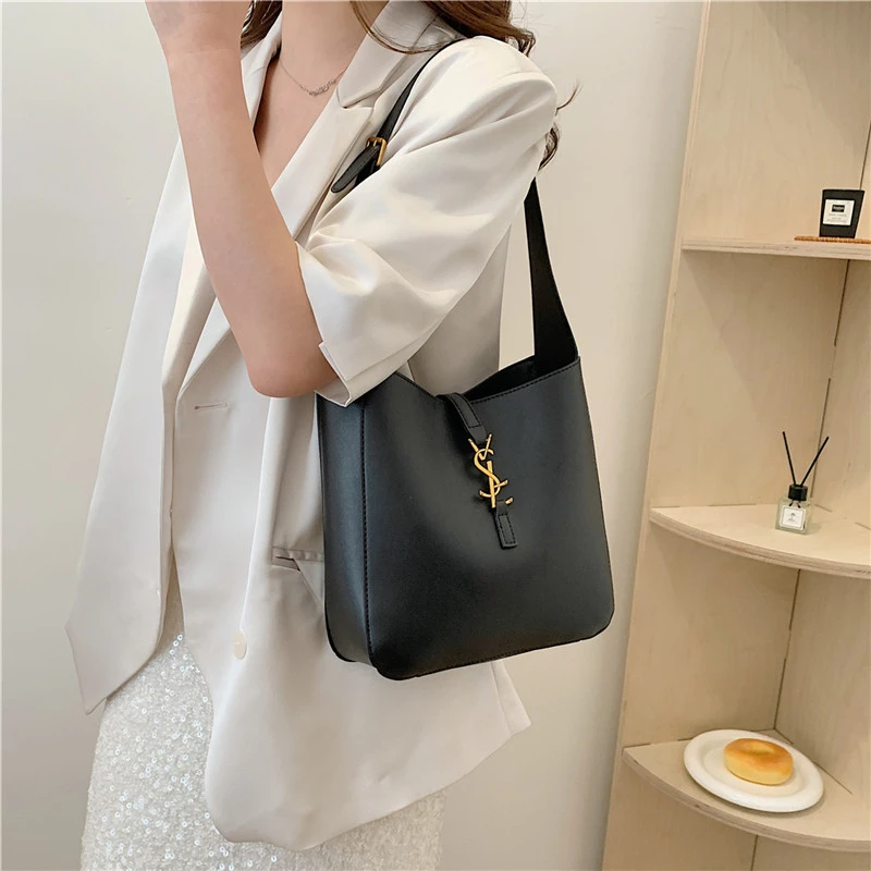 High-End Designer Paris Fashion Messenger Bag With Leather Material And Crossbody Style For Trendy Women