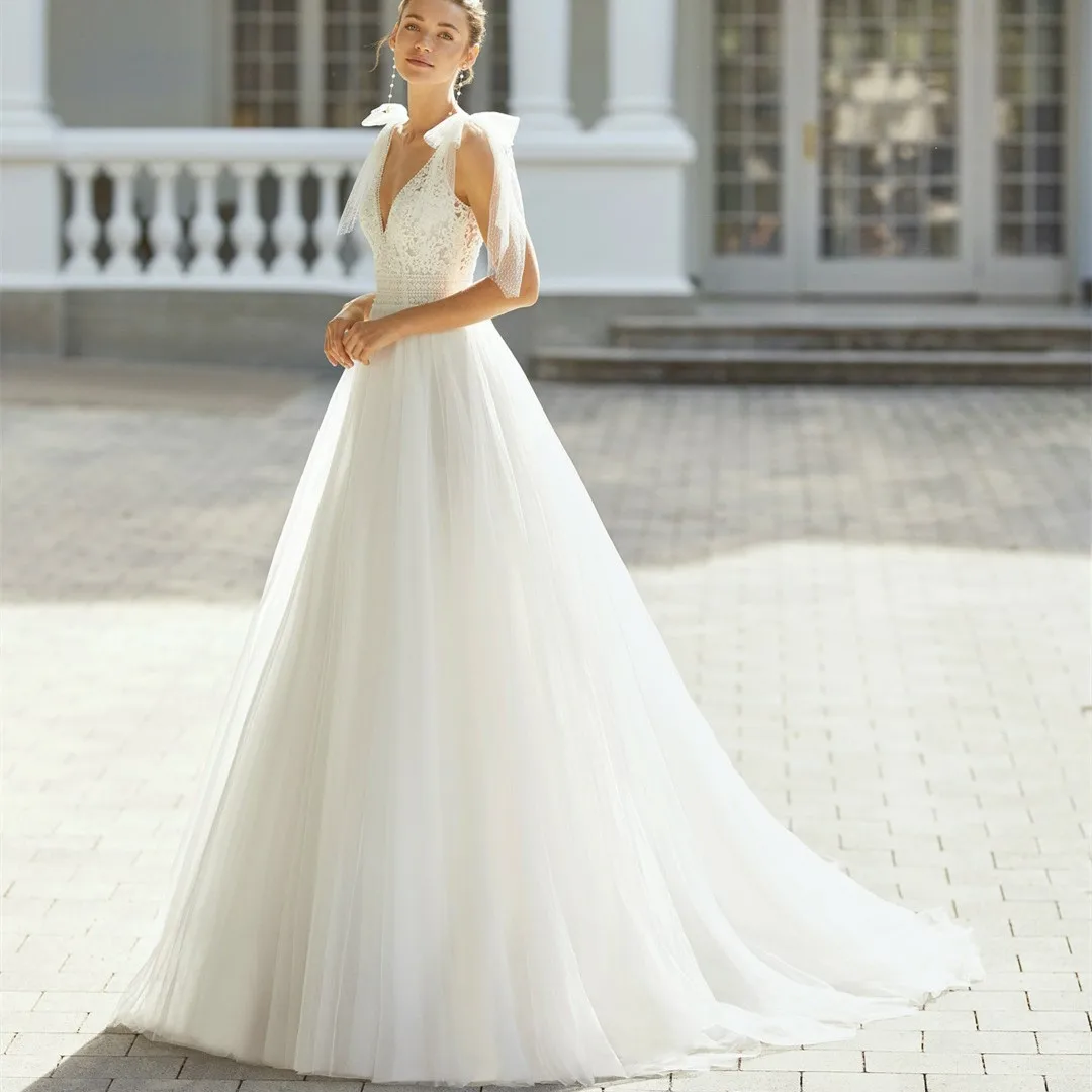 Elegant Long V-Neck Tulle Wedding Dresses A-Line Ivory Lace Sweep Train Bridal Gown With Buttons for Women