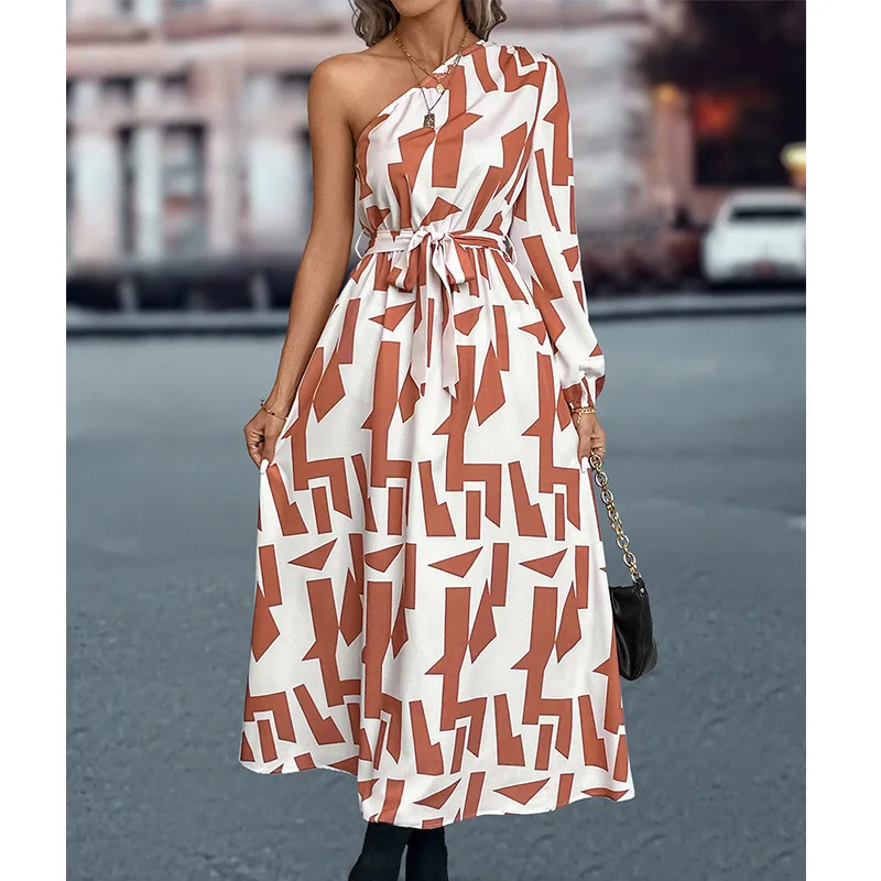 

Элегантная женская одежда на осень, плиссированные бандажные платья-трапеции средней длины с косым плечом и длинными рукавами с геометрическим принтом