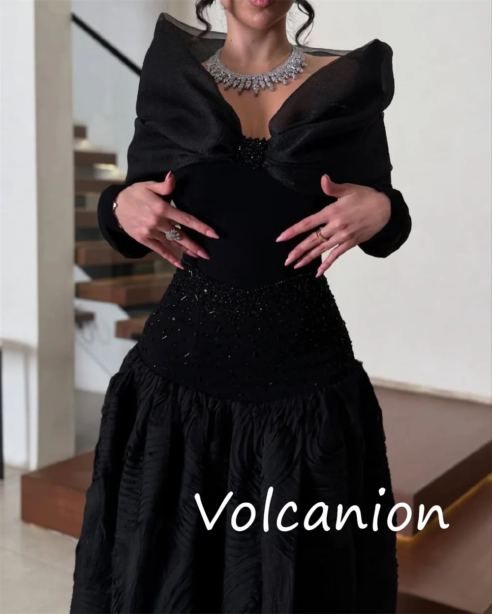 Op maat gemaakte eenvoudige bijpassende jersey lovertjesplooi A-lijn off-the-shoulder lange jurken op maat gemaakte gelegenheid