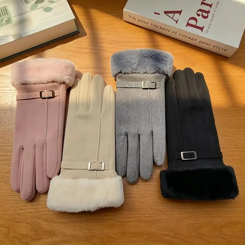 Die warmen Winterhandschuhe für Damen sind winddicht und kältebeständig, haben ein dickes Futter aus Kunstfell und sind als Touchscreen-Handschuhe geeignet. – Detail 8