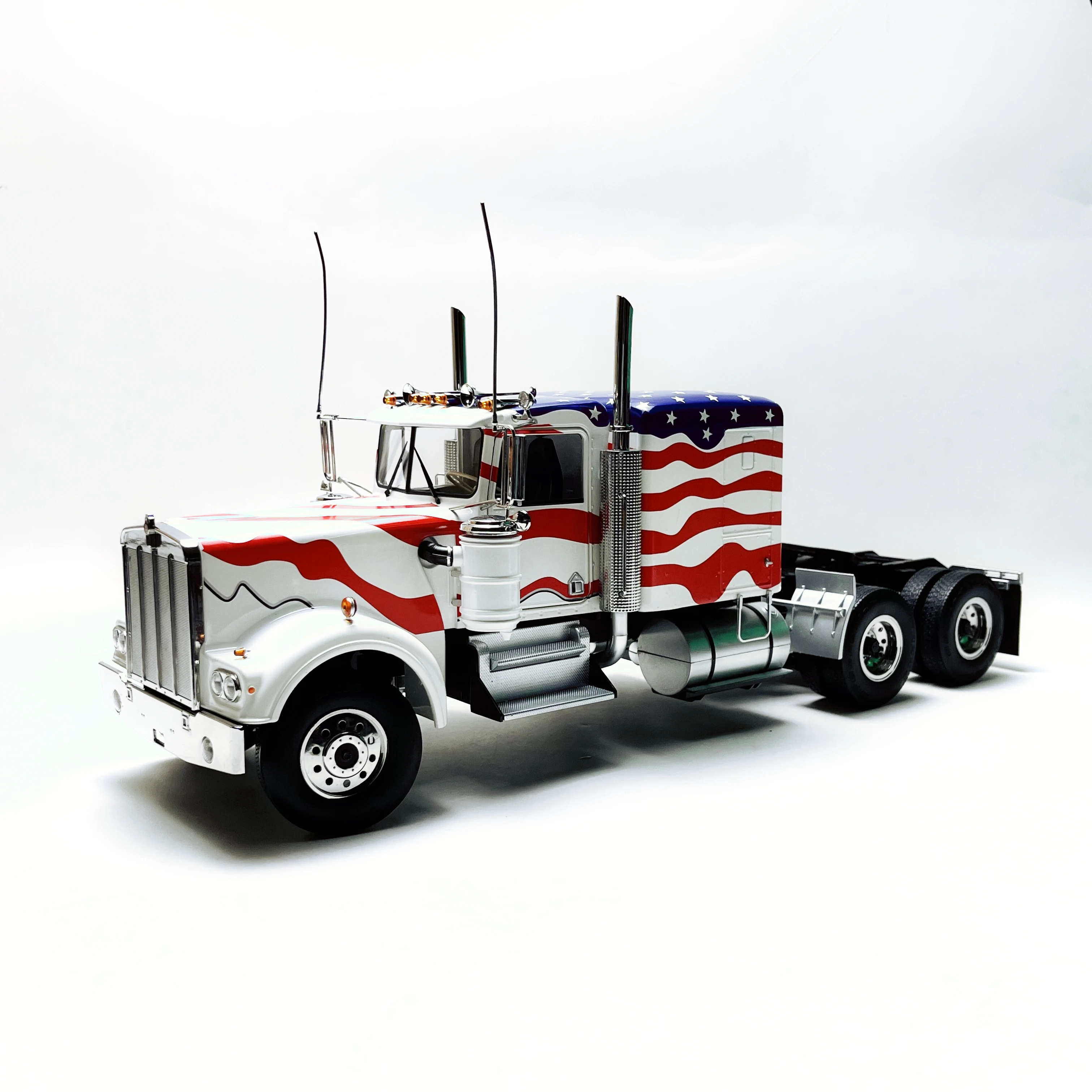 

Diecast Road Kings 1/18 Scale KENWORTH W900 Heavy Truck Trailer Head Alloy Car Model Collectible Toy Gift Souvenir Display