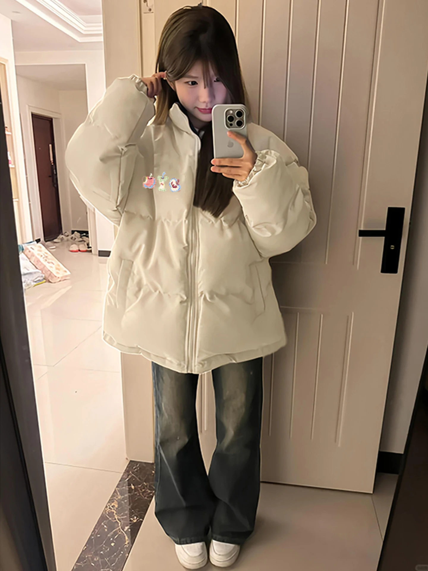 

Женская парка для катания на лыжах с принтом: текст, алфавит, декоративные надписи, мотивы, сообщения, языковой дизайн, коммуникативный принт