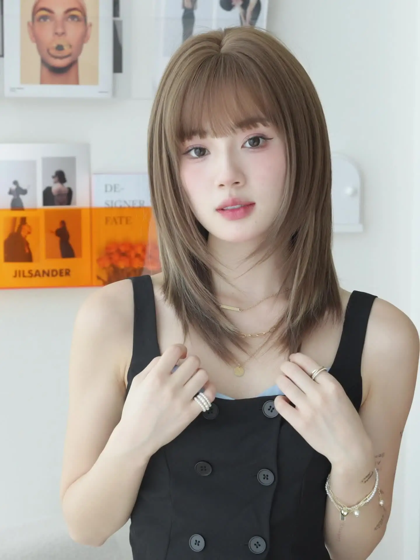 Women's Fashionable Tea Brown and Beige Highlighted Shoulder-Length Straight Hair Wig with Bangs - Heat-Resistant Synthetic Wig