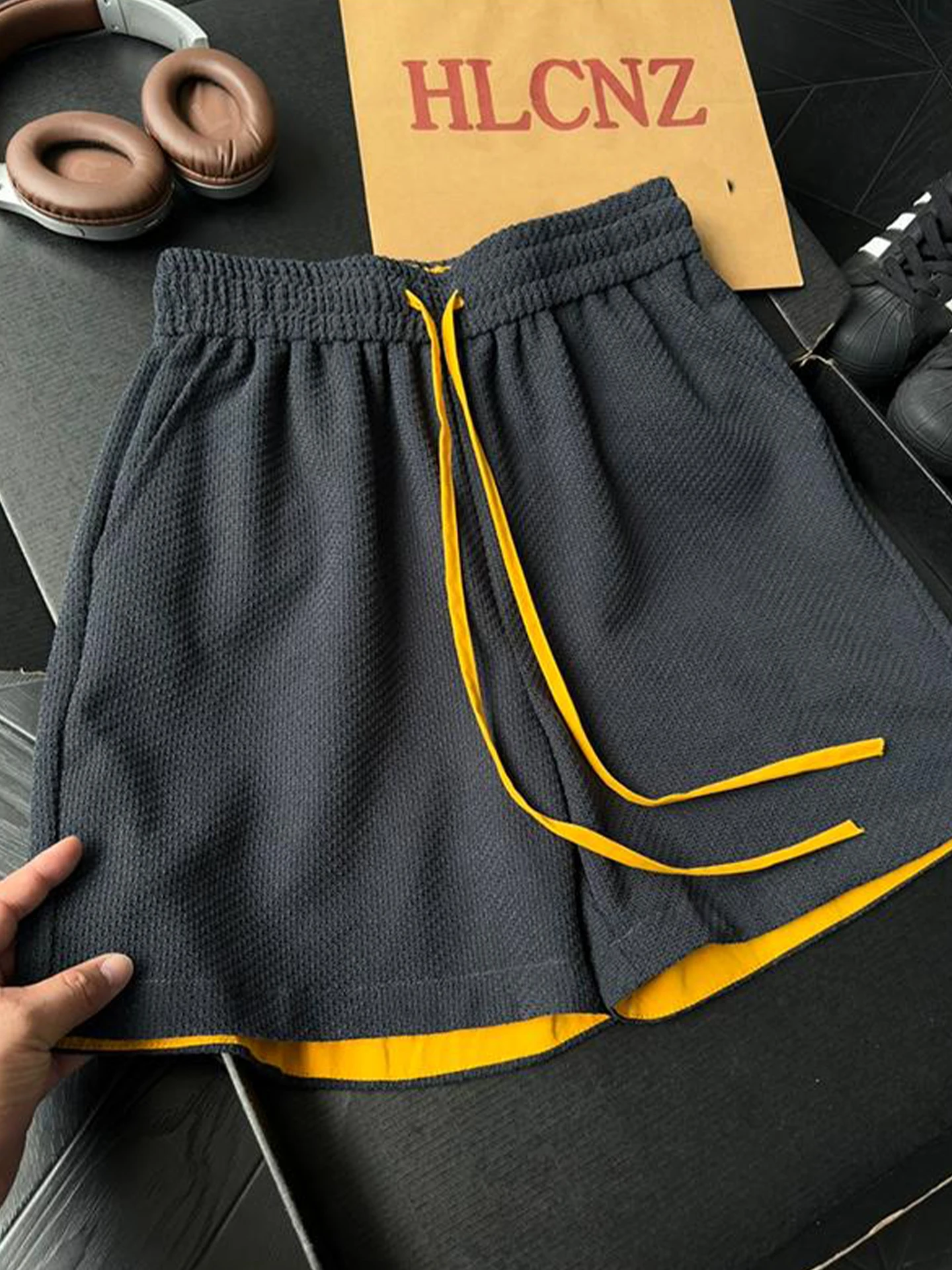 Grey Contrast Color Splicing Sports Shorts Men's Summer Breathable Texture Fitness Casual Four-Fifths Length Outdoor Wear