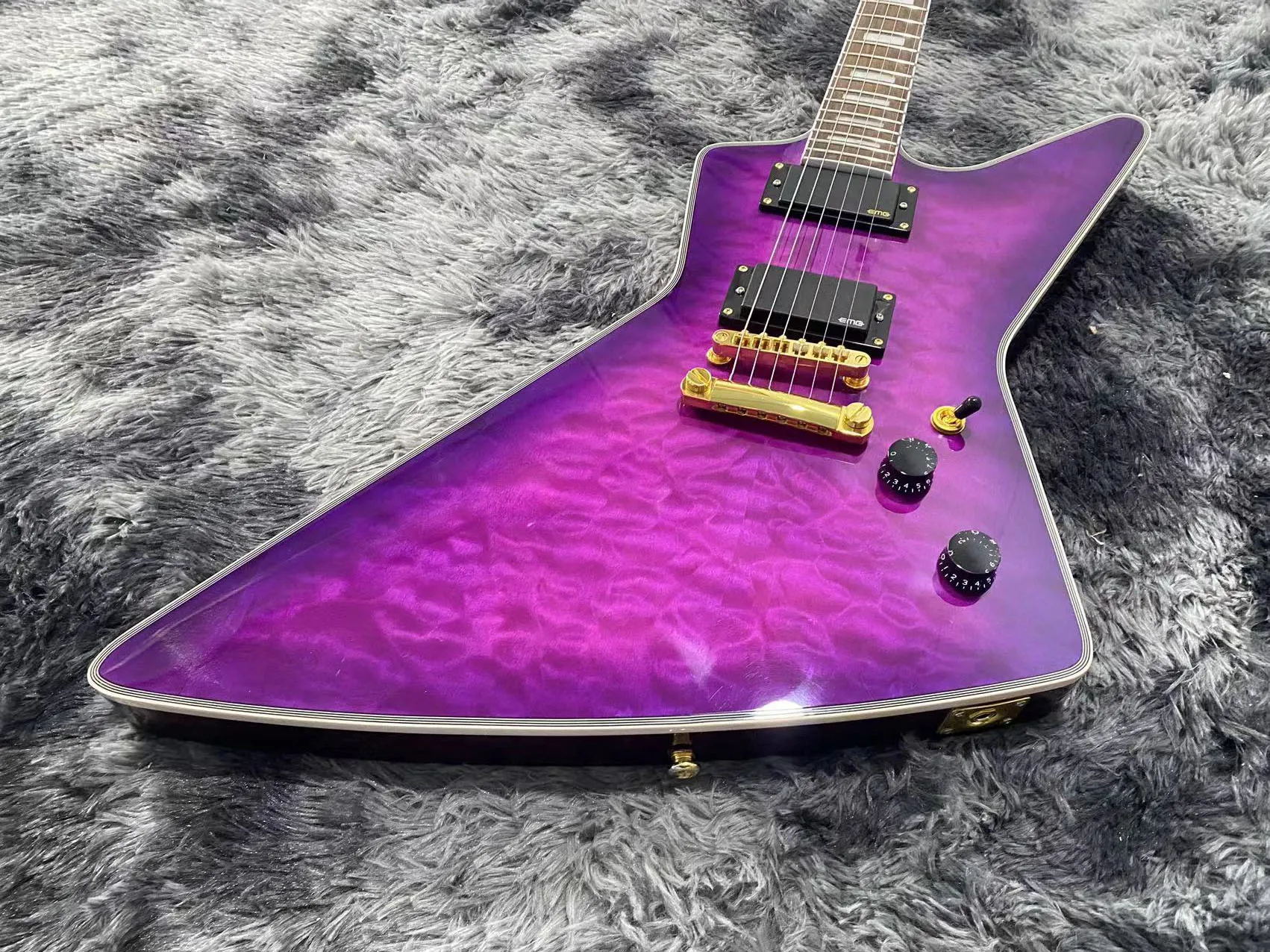 China electric guitar The purple color Goose type Tiger stripes Factory direct sales can be customized Free shipping