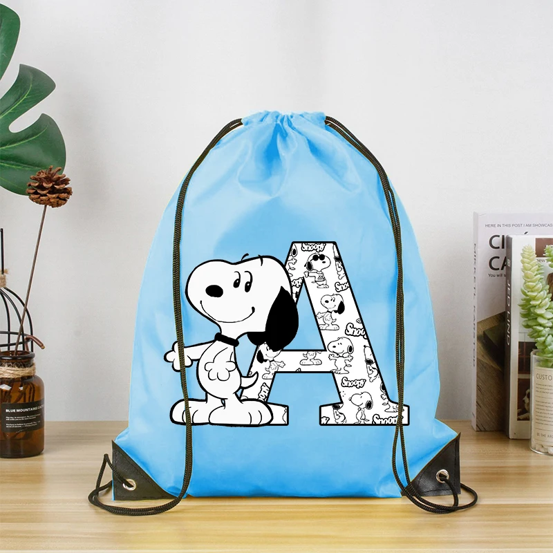 Рюкзак-мешок-snoopys-с-принтом-букв-a-z-полиэстеровые-сумки-в-стиле-аниме-портативные-вместительные-сумки-для-хранения-одежды-подарки