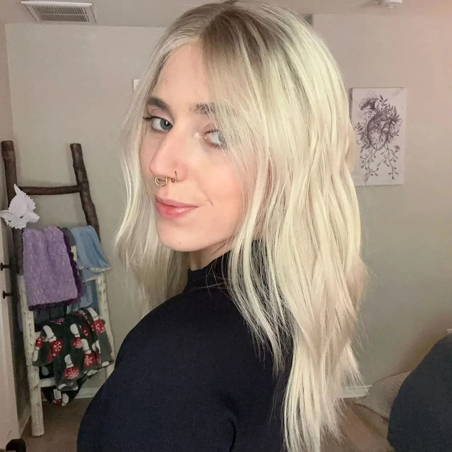 

Ombre Light Blonde Synthetic Wig for Women Dark Roots 20” Heat Resistant Daily Use Long Wavy Heat Resistant Wig On Clearance