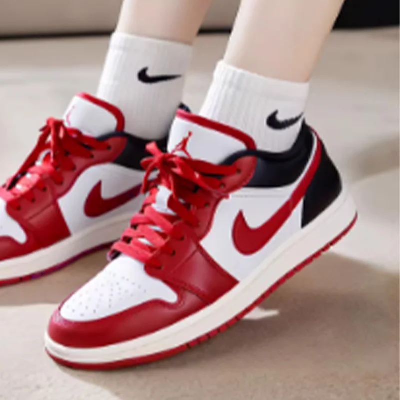 Immagine 5: Scarpe da basket da donna Nike, modello Basic Style DC0774-160