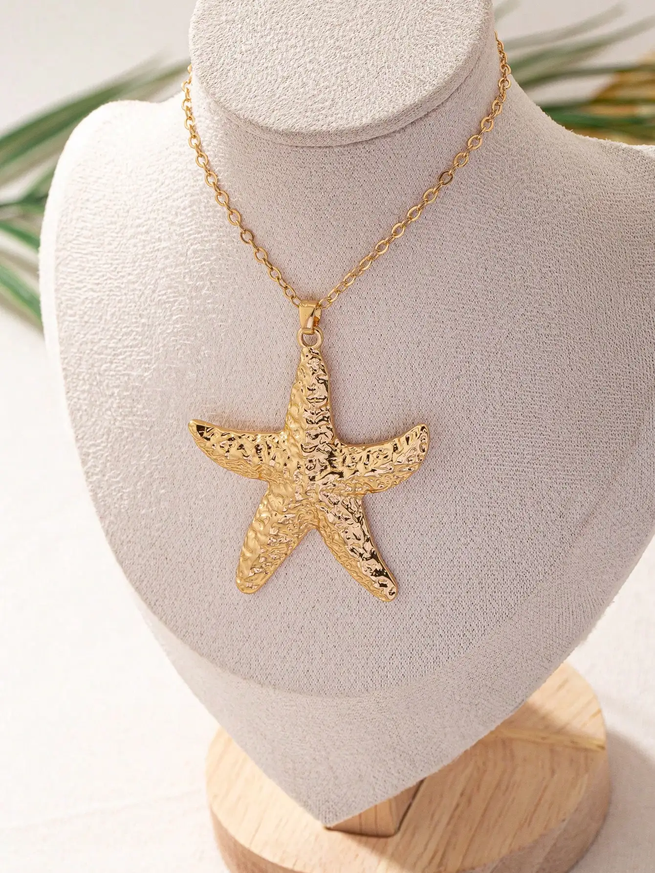 

Gold Tone Textured Starfish Pendant Chain Necklace for Women