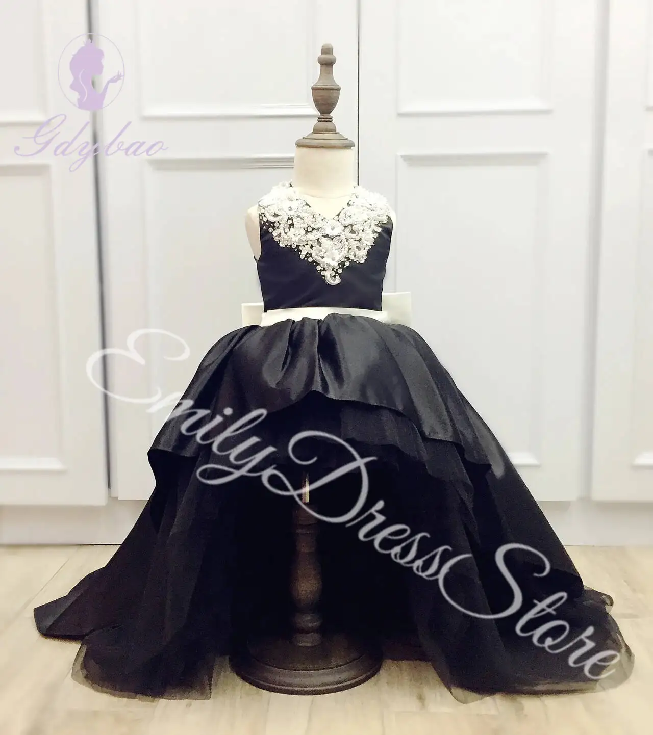 

Customized Black Flower Girl Dress For Wedding Appliques Bow Pearls Sleeveless Elegant Kids Birthday Party First Communion Gown