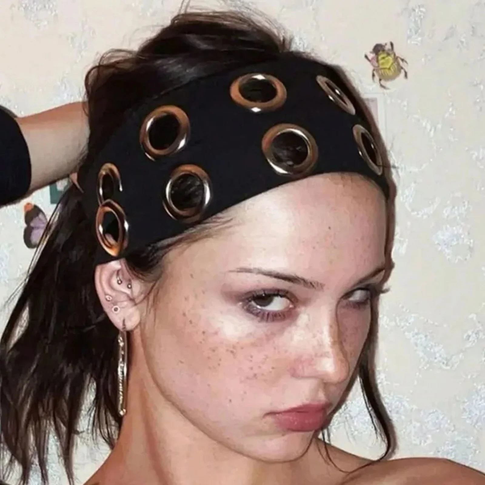 Diadema de metal negro con ojales para mujer, estilo punk rock, con ojales dorados, accesorio para el cabello Y2K, para fiestas y ropa urbana.