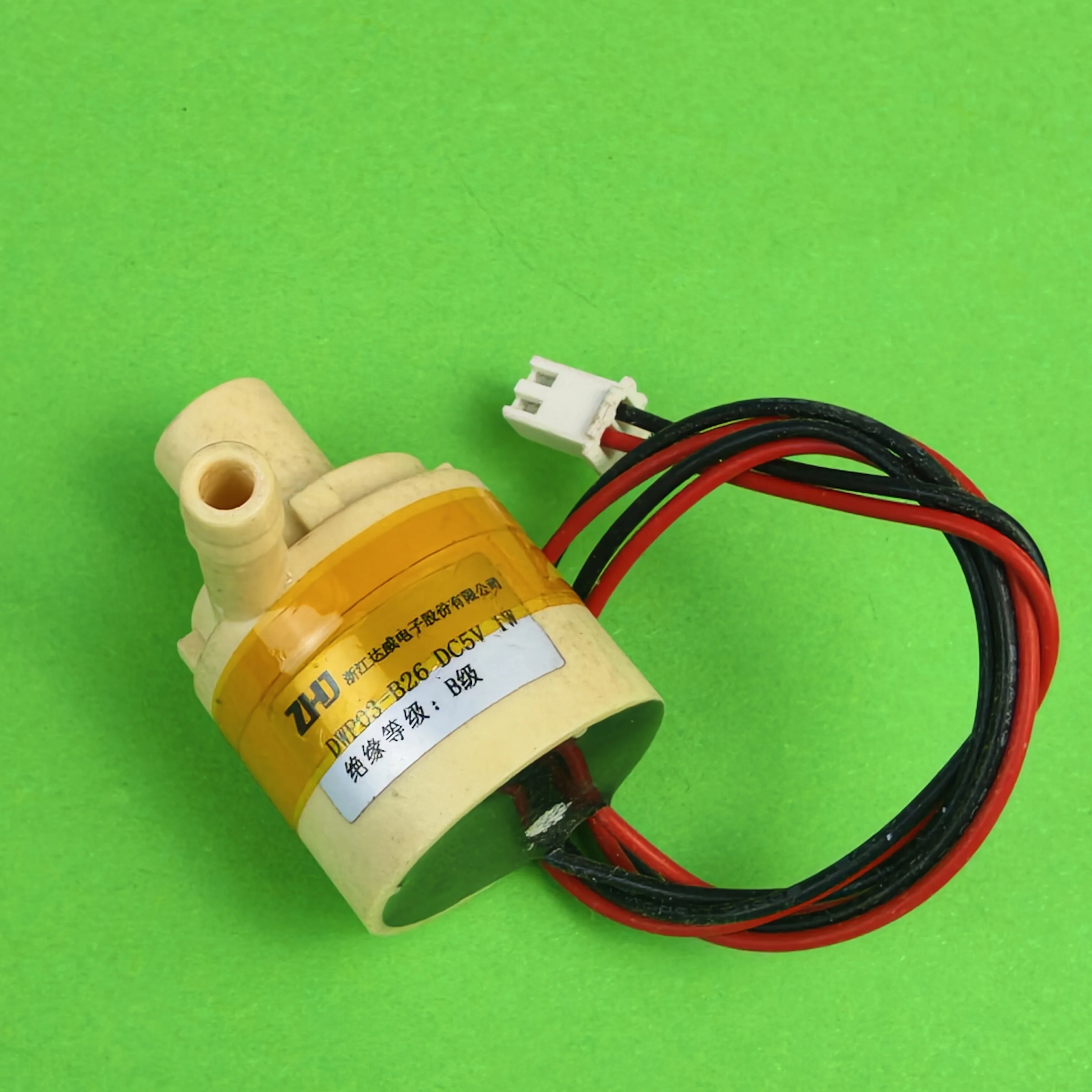 

Погружной центробежный бесщеточный водяной насос DC 5В 1Вт с микроротором для аквариума и DIY-фонтанов 108