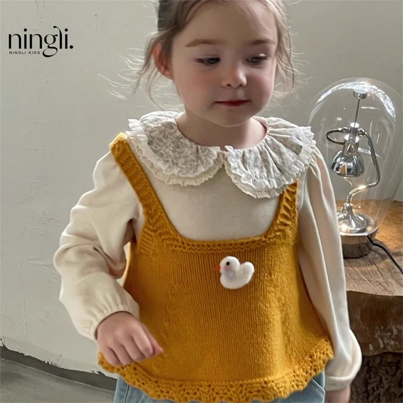 

Girls Spring and Autumn Suit Little Yellow Duck Knitted Vest+Floral Collar Shirt+Denim Wide-Leg Pants Three-Piece Set