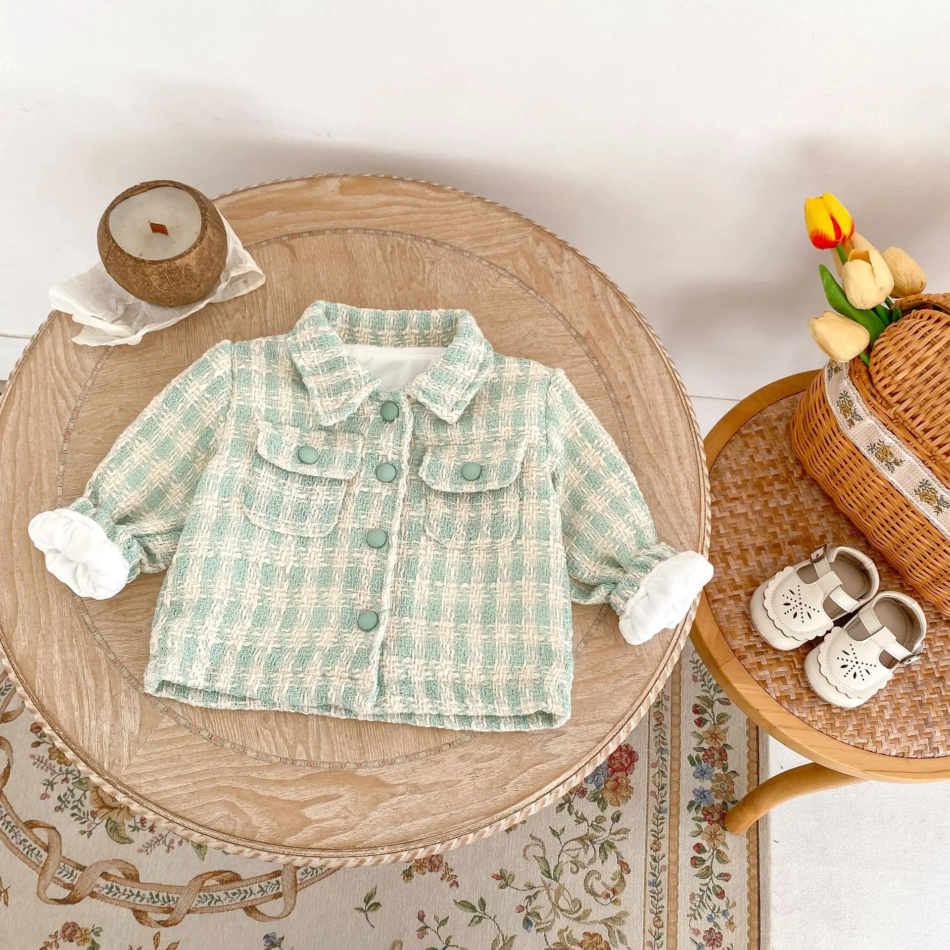 New winter clothing for 0-3 year old baby girls, double pocket checkered cardigan, thick collar jacket, versatile outdoor wear f
