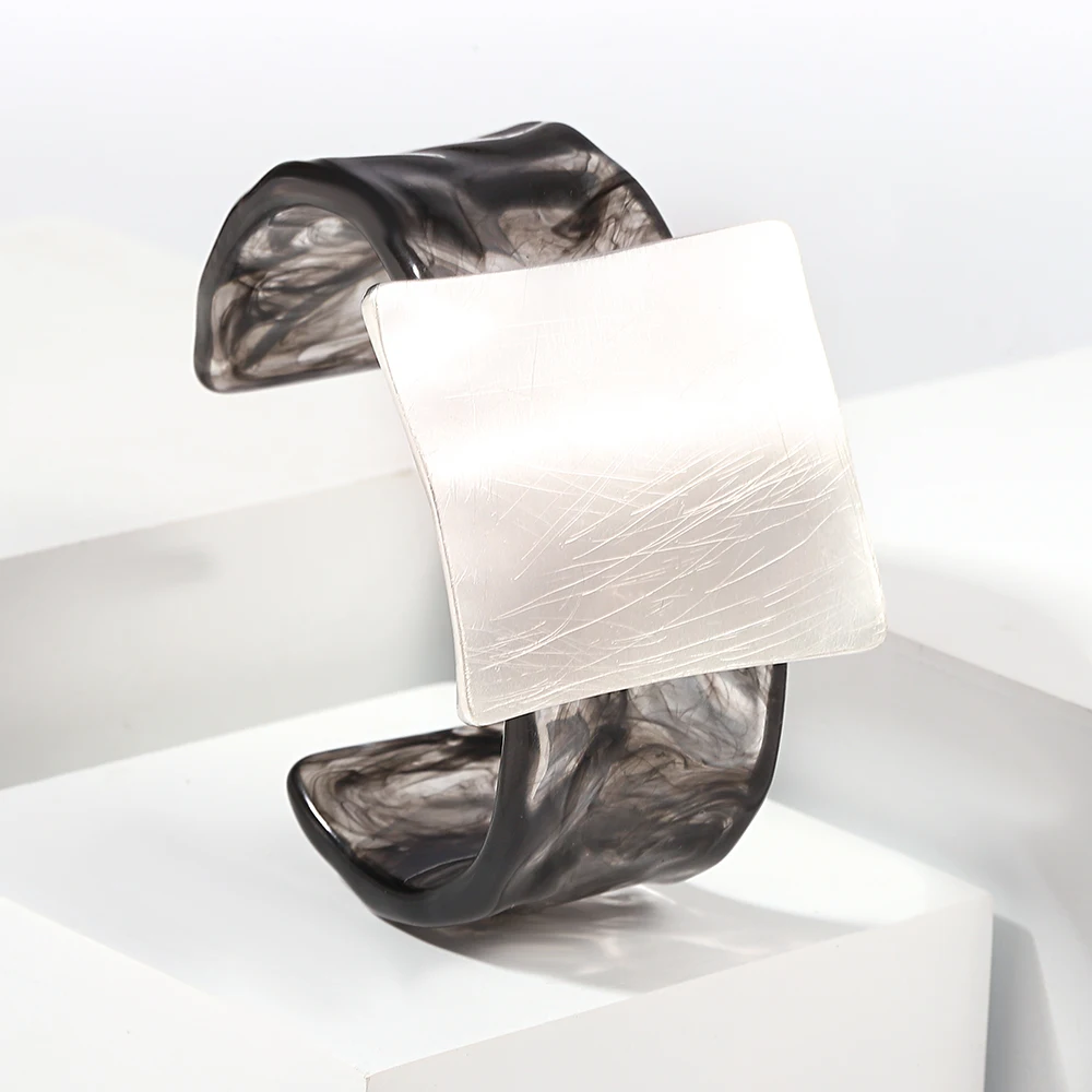 

Amorcome Acrylic Square Charm Bracelets Wire-drawing Metal Cuff Bracelets Women's Fashion Elegant Bangles 3color Party Jewelry