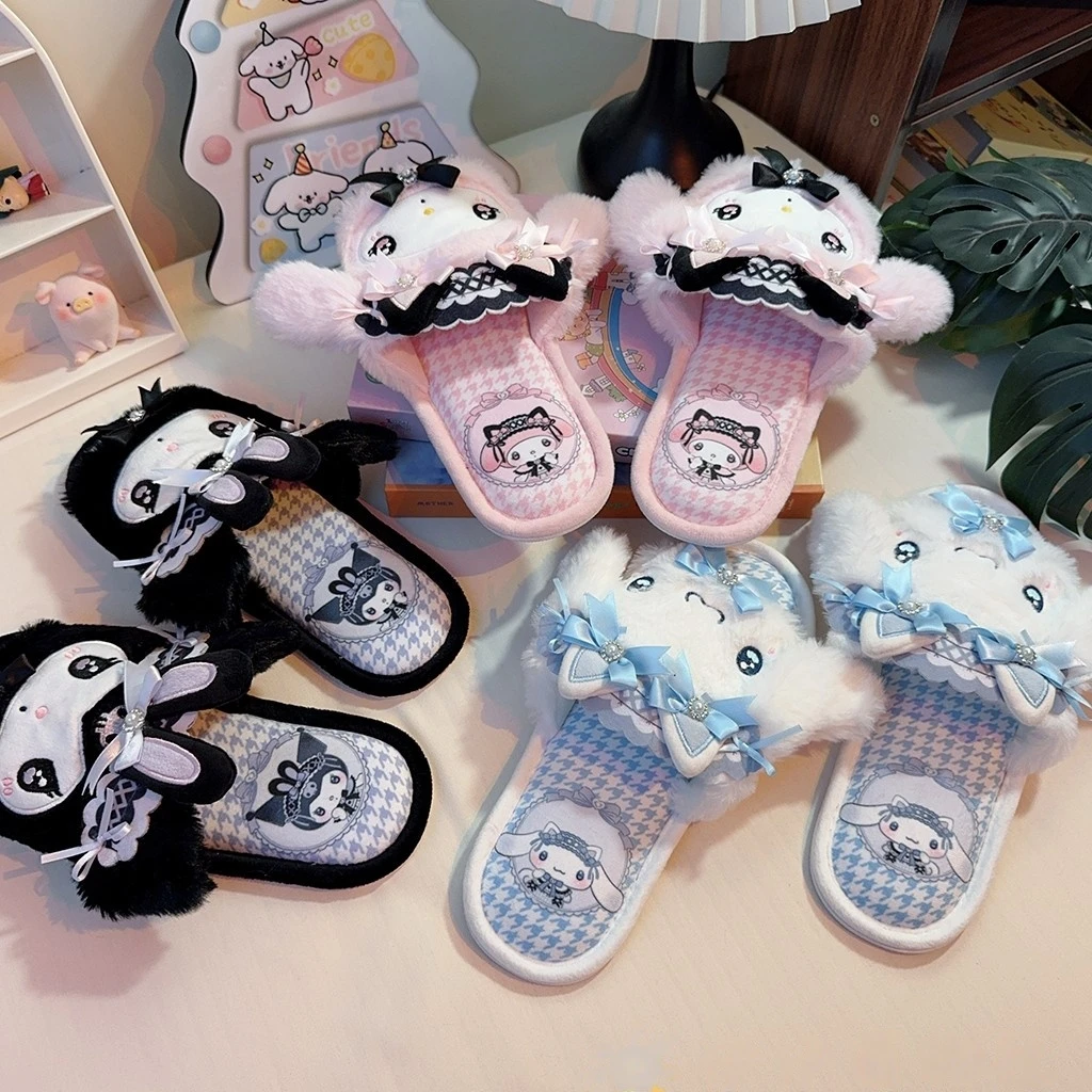 ซานริโอ เฮลโล คิตตี้ คุโรมิผลิตภัณฑ์ต่างๆ รองเท้าแตะผ้าฝ้ายสำหรับผู้หญิงฤดูใบไม้ร่วงและฤดูหนาวรองเท้าผ้าฝ้ายลายการ์ตูนกันลื่นสำหรับใช้ในบ้าน
