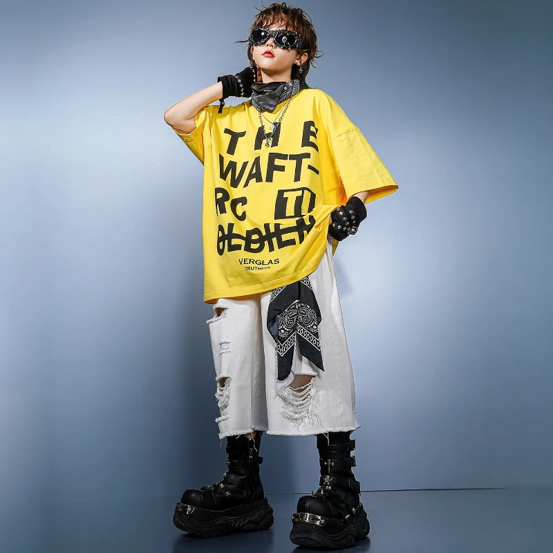 Nuovi ragazzi Street Hip Hop Dance Costume T-shirt gialla Top Pantaloncini bianchi Performance Outfit Summer Fashion Stage Wear Set di vestiti