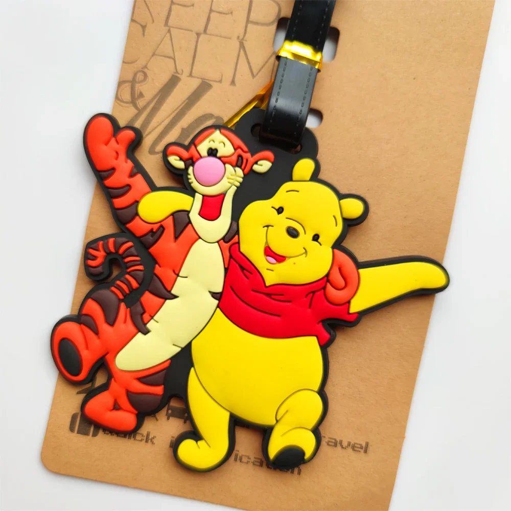 น่ารัก Disney Anime Winnie Pooh แท็กกระเป๋าเดินทางกระเป๋าเดินทาง ID ที่อยู่ผู้ถือ Baggage Boarding Tags แบบพกพาป้าย