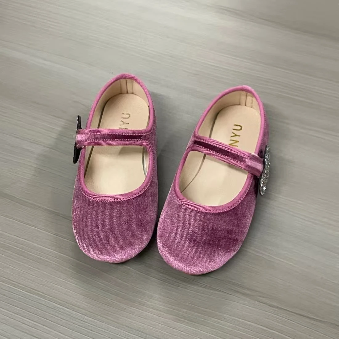 Jinyu Heart Decoration Princess Shoes Fashion Dressing Shallow Mouth Travel Camping Performance Girls' Shoes Velvet Upper Gift