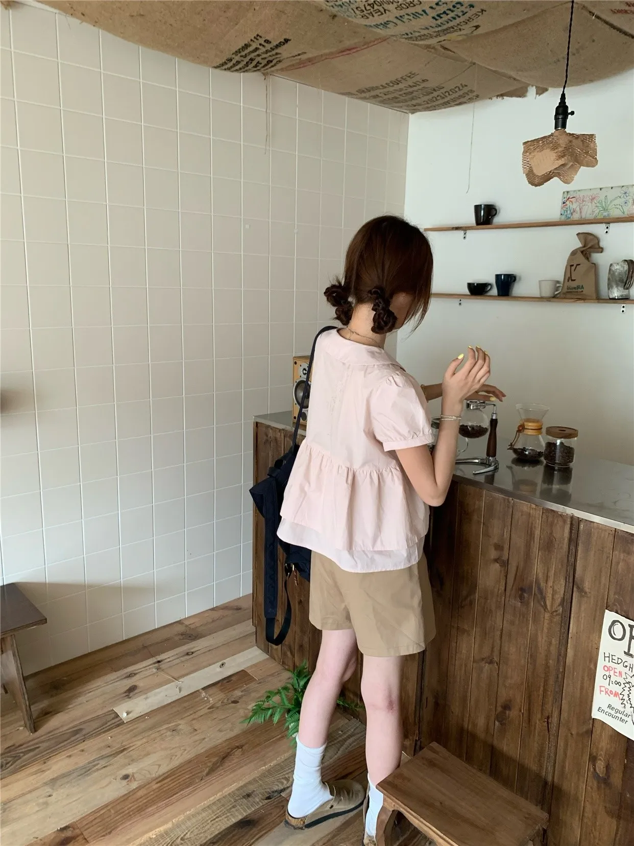 เสื้อเชิ้ตสีชมพูพองฟู แต่งระบาย แบรนด์ PPHOME ชาอู่หลงรสพีชขาว คอตุ๊กตา สไตล์ลำลองสำหรับฤดูร้อน