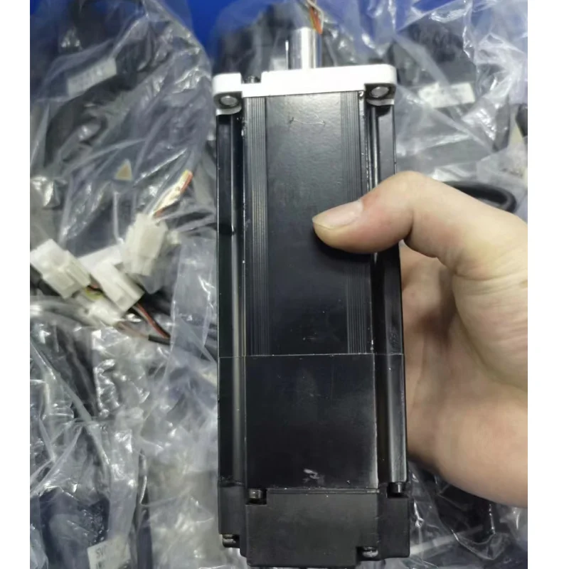 

Подержанный серводвигатель SV-X1MH040A-B2LA-0003 400 Вт протестирован в порядке и отправке quicklyse