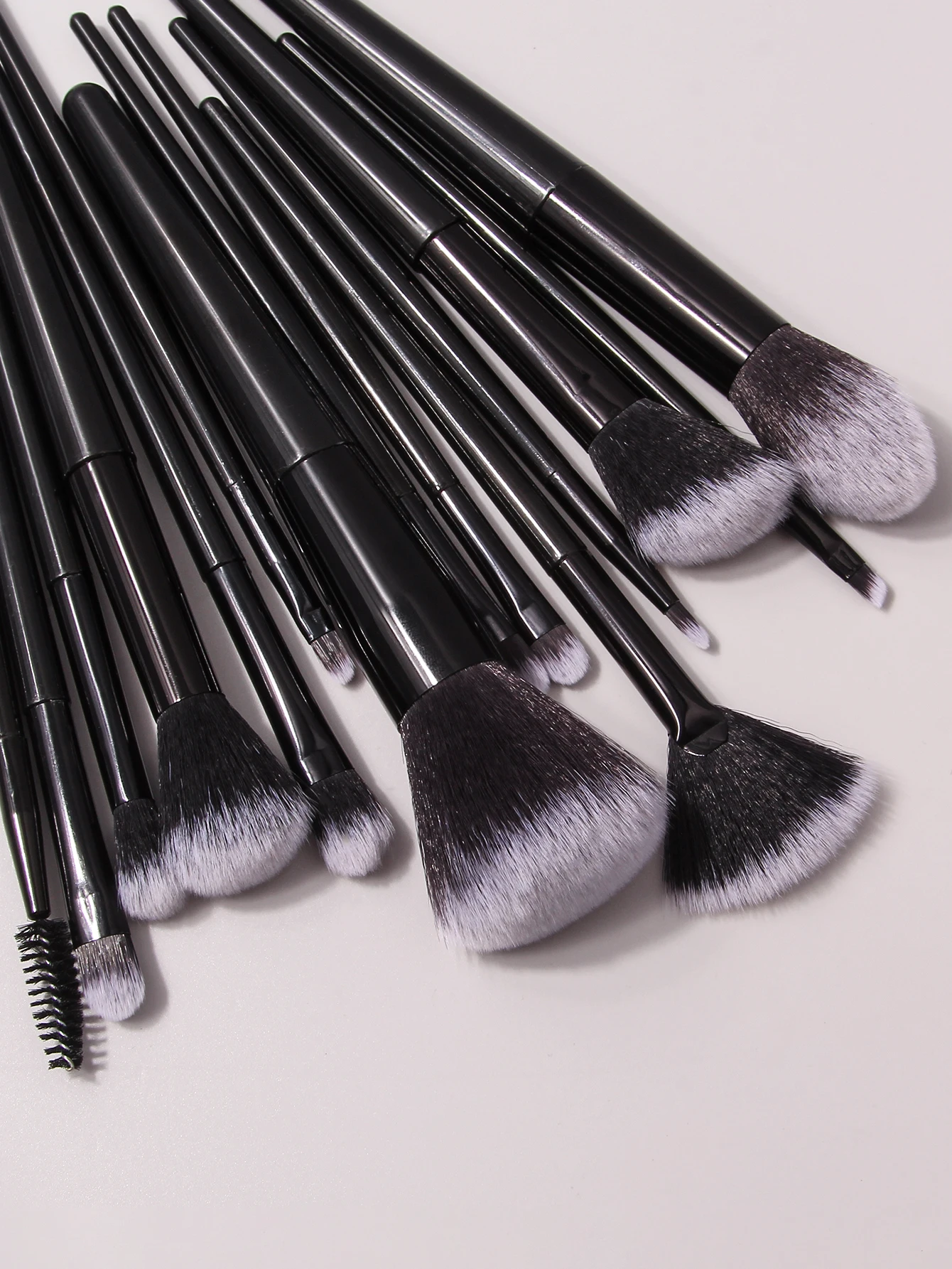 Conjunto de pincéis de maquiagem de 14 peças, pincel de sombra, pincel de contorno, pincel de máscara, design portátil de cerdas macias, ferramenta de maquiagem profissional
