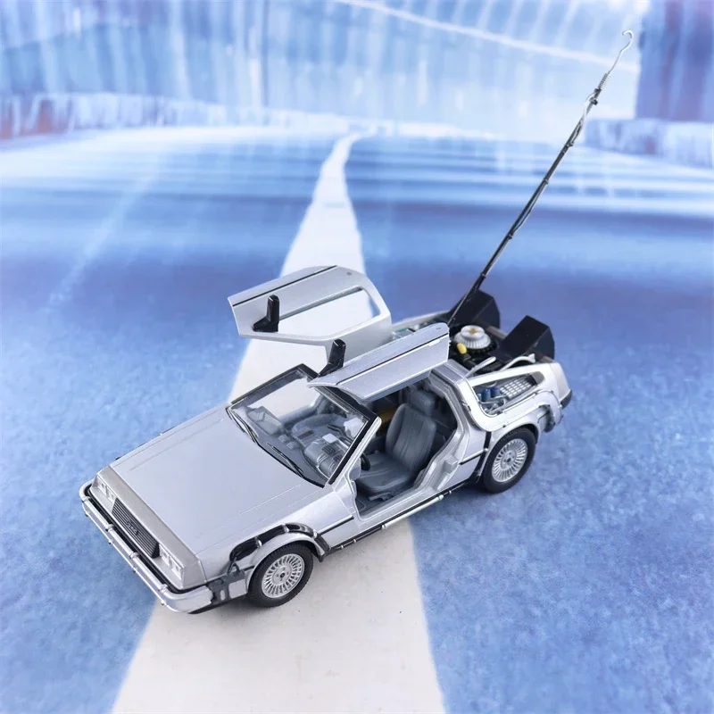 WELLY 1:24 Back to the future Time Machine DMC-12 delorean Metal Diecast Alloy Car model For Kid Toy Gift Collection