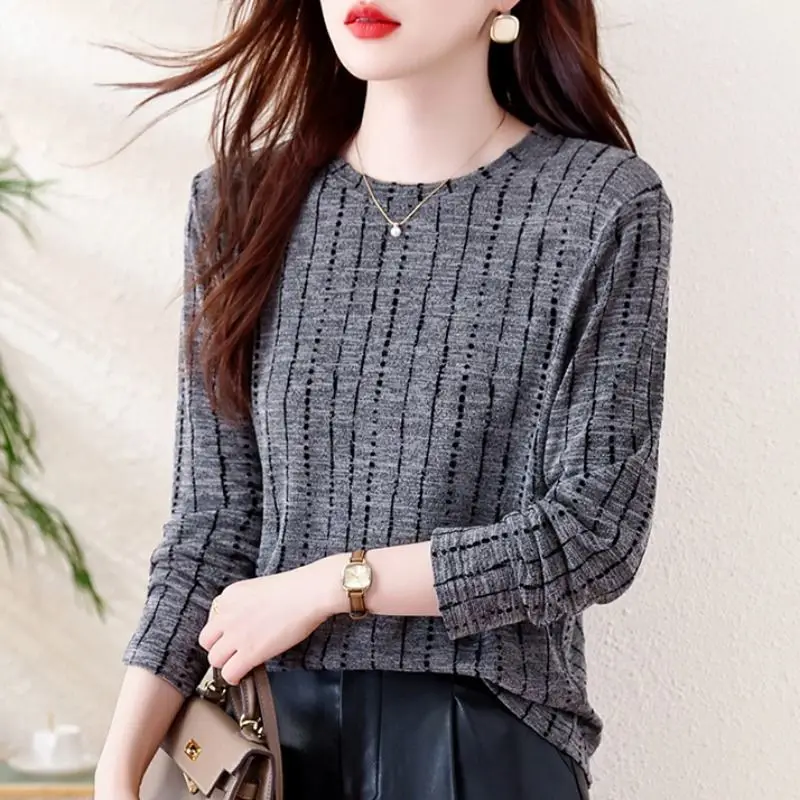 若者女性の Tシャツかわいい漫画学生秋冬女性服長袖エレガントな Tシャツ暖かいベースレイヤートップス新しい