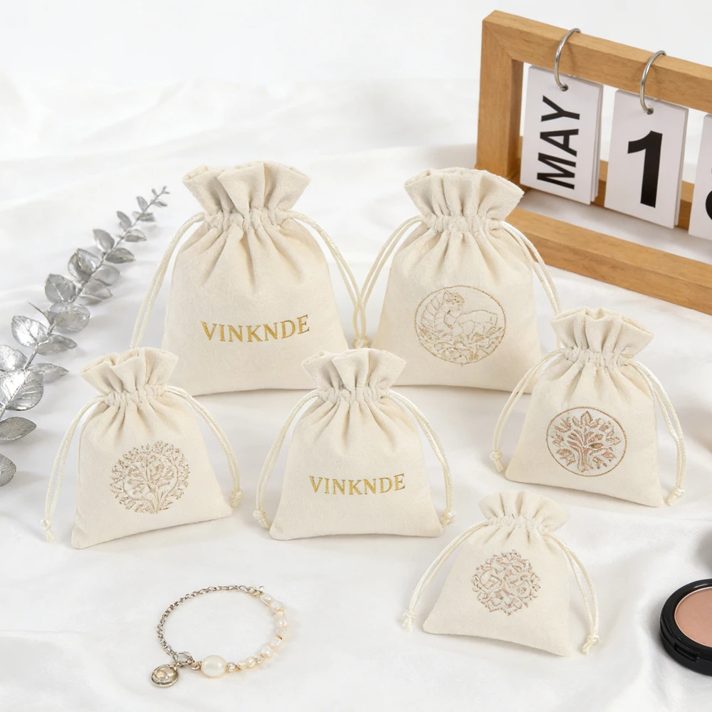 

Бархатные мешочки для ювелирных изделий с индивидуальным логотипом, 50/100 шт., для подарков, демонстрации, хранения, свадеб, путешествий, конфет, с завязками, пылезащитные