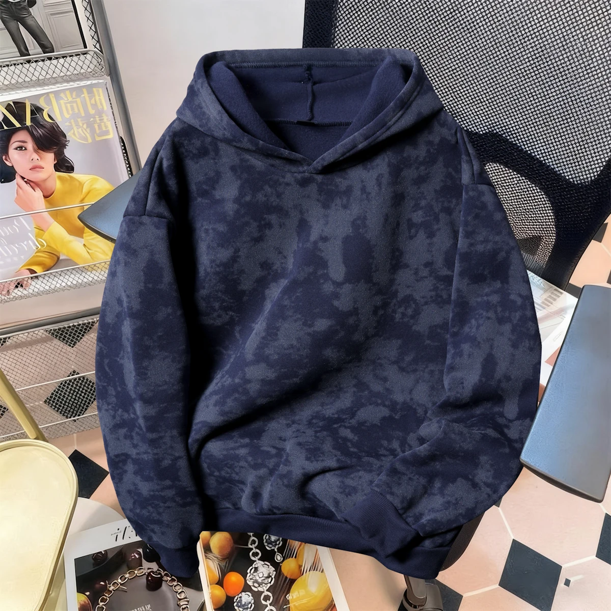 Unisex Vintage-Style Distressed Hoodie, in mehreren Farben erhältlich. – Detail 19