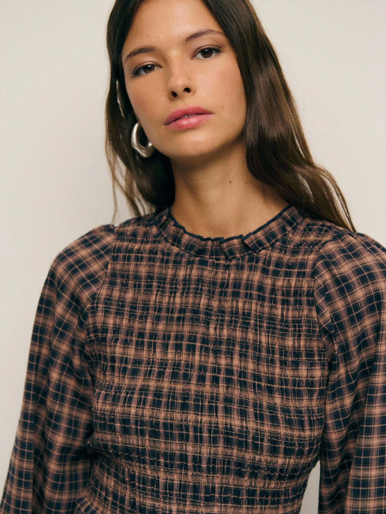 플레이드 투피스 세트, 러플 웨이스트, 긴팔 탑 & 맥시 스커트, 겨울 오피스에서 저녁까지 착용 가능