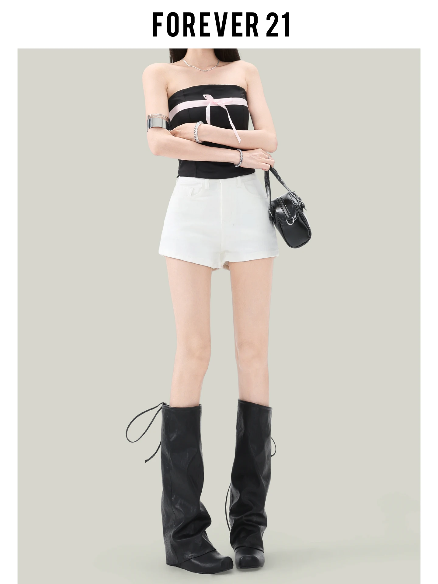 Shorts de Denim Branco de Cintura Alta Forever 21 para Mulheres, Sexy e Slim Fit, que Cobrem o Bumbum, Hot Pants de Verão