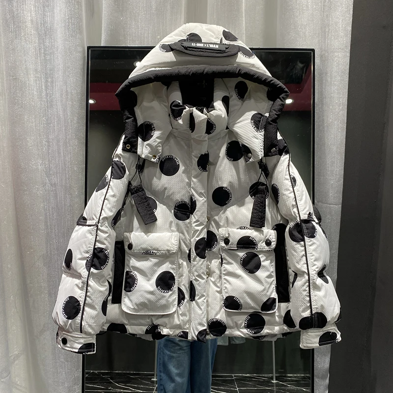 Piumino invernale con cappuccio corto patchwork a pois Piumino femminile spesso caldo Parker Outwears Piumini d'anatra bianchi con tasca grande da donna