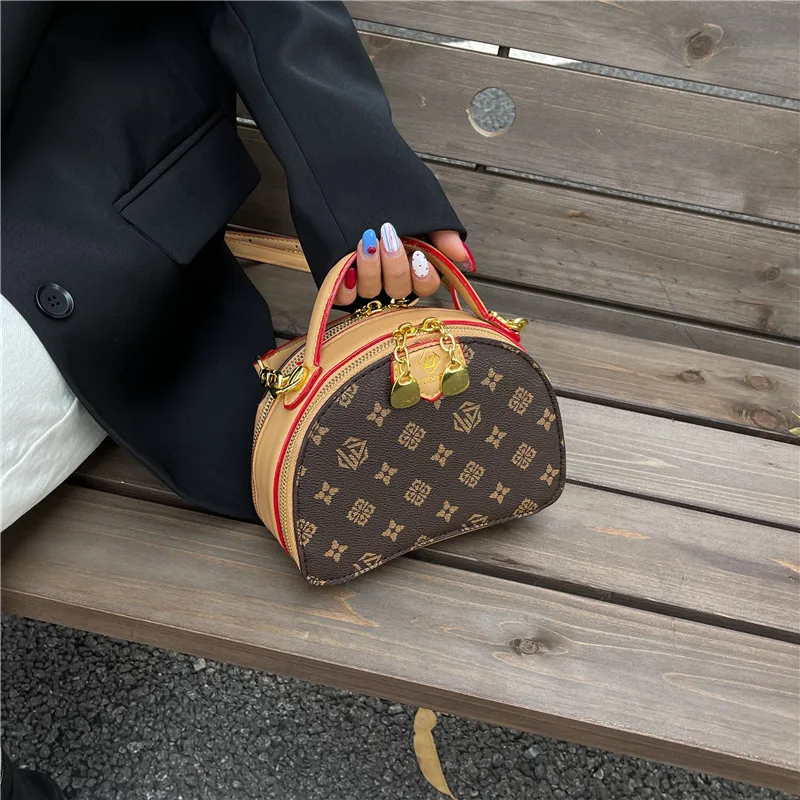 ​ 2025 nova bolsa quadrada feminina com estampa de nicho, bolsa crossbody de luxo de grande capacidade, bolsa de ombro vintage, chique e espaçosa ​