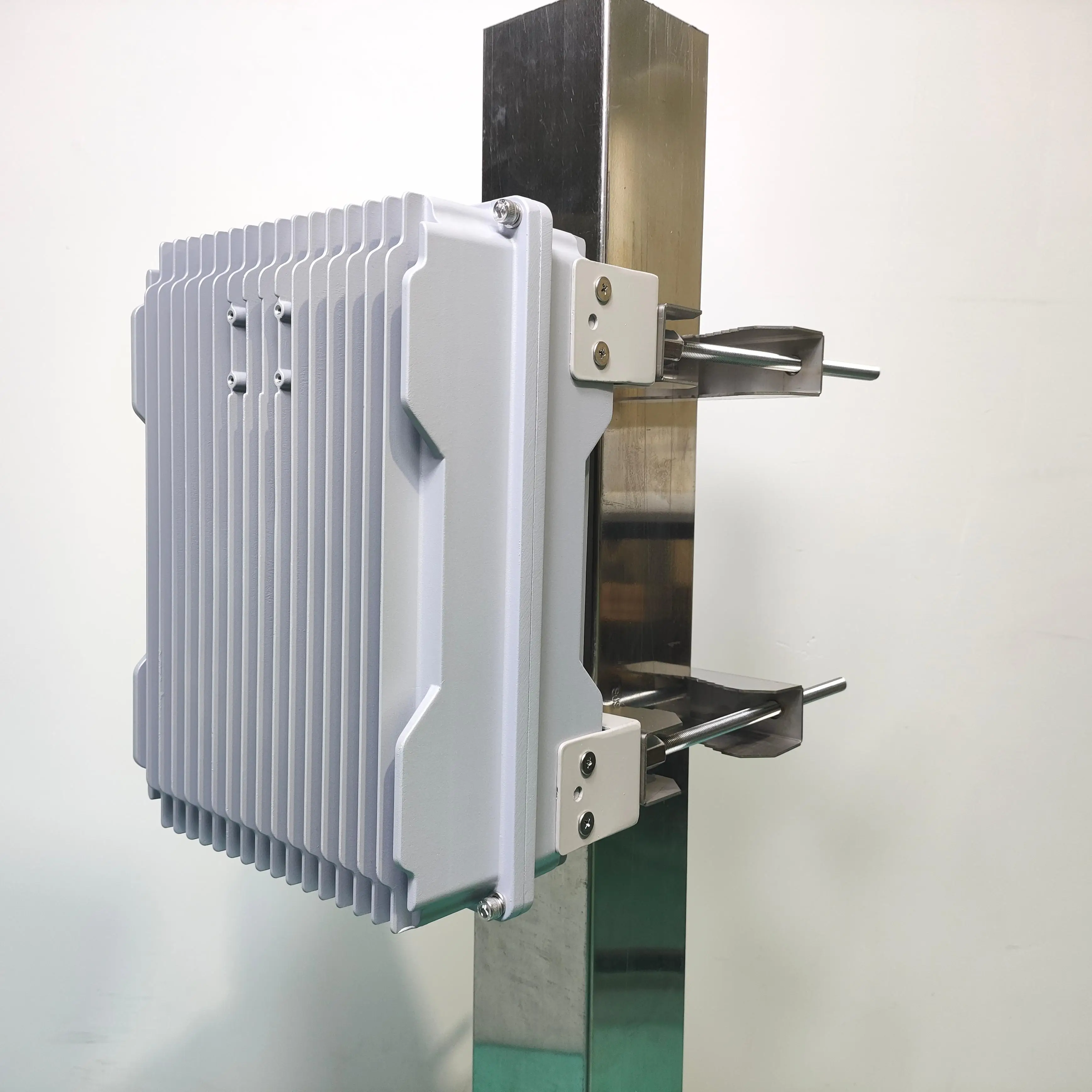 Telecom 4G 5G Base Station ip67 outdoor heat dissipation waterproof pole mounted extruded amplifier aluminium project box