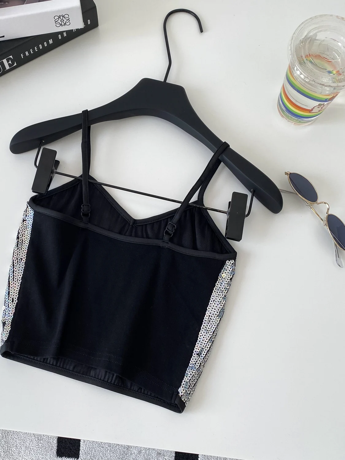 توب قصير نسائي صيفي بدون حمالات بنمط فتاة عصرية، مزين بالترتر والحروف، أنيق وضيق من البوليستر #5