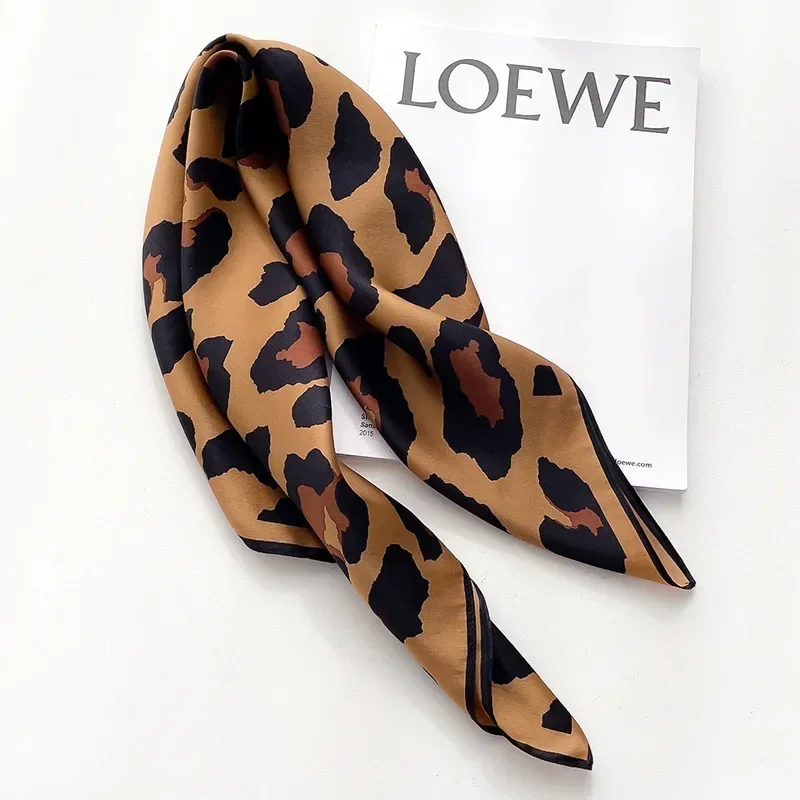 1pcs70cm Leopard Print Silk Scarf for Women Imitation Silk Scarfs Fashionable and Versatile Headwear Clothing Square Scarf