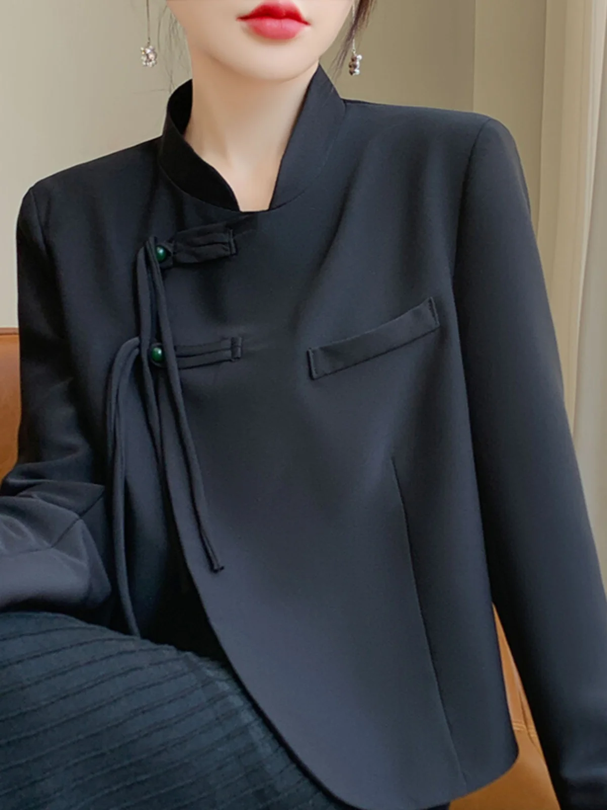 新しい中国風スレオルジャエット女性用ボタン飾り非対称ラペルスタンドカラービネガーアセテートスーツトップス小サイズ