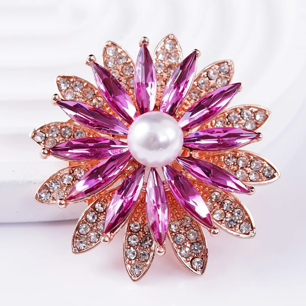 CINDY XIANG Shining Crystal Flower Brooches For Women Handmade Winter Fashion Pin 20 Colors Available Party Accessories