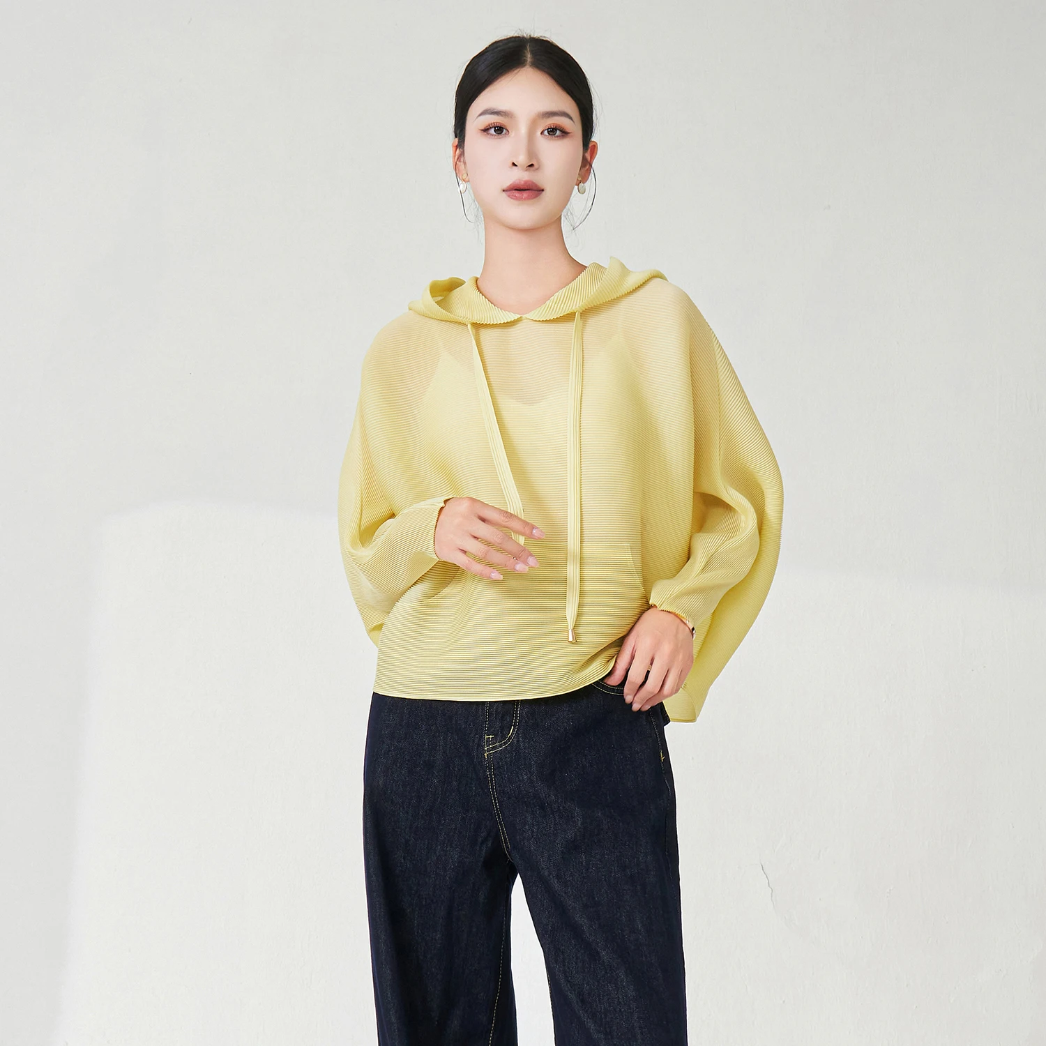Factory Direct Quick Delivery Women's Fashion Tops Design Stretch Loose Hooded Tops Miyake Pleated Tops