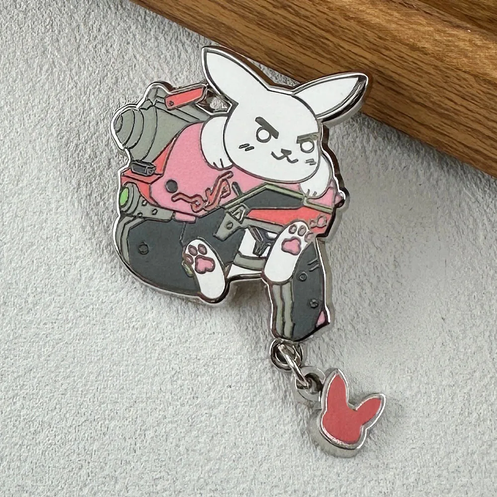 Overwatch Rosa Mech-Kaninchen-Brosche Kreativer Cartoon Mechanischer Hase Emaille-Pin Gaming-Merchandise Metall-Abzeichen Schmuck-Accessoire – Detail 5