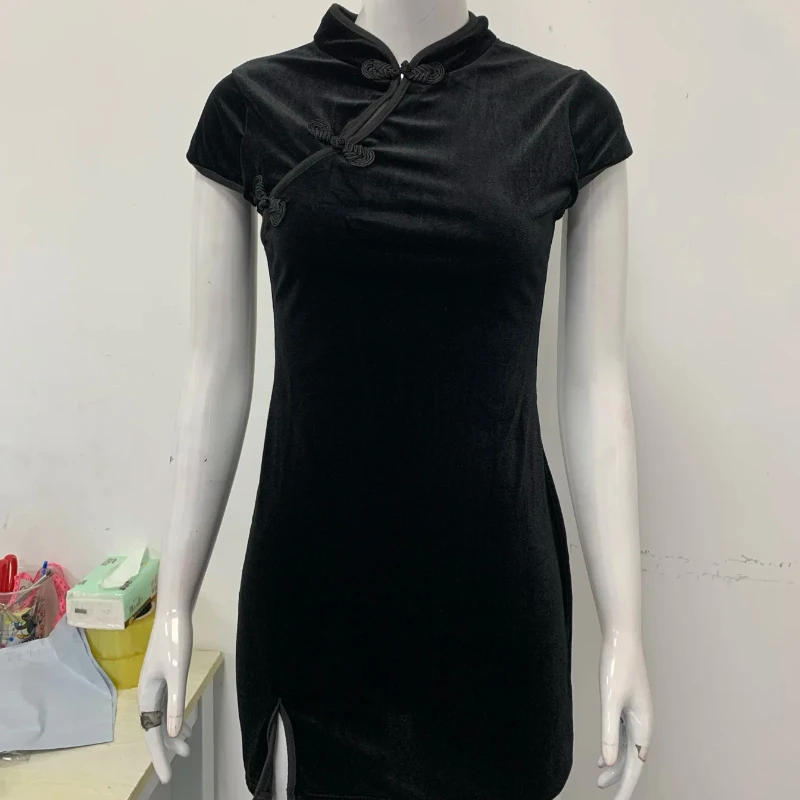 Amerikanisch-chinesischer Cheongsam im Slim-Fit-Stil mit Stehkragen, hoher Taille, Schnallenverschluss, sexy Schlitz, kurzen Ärmeln und kurzem Kleid für Damen.