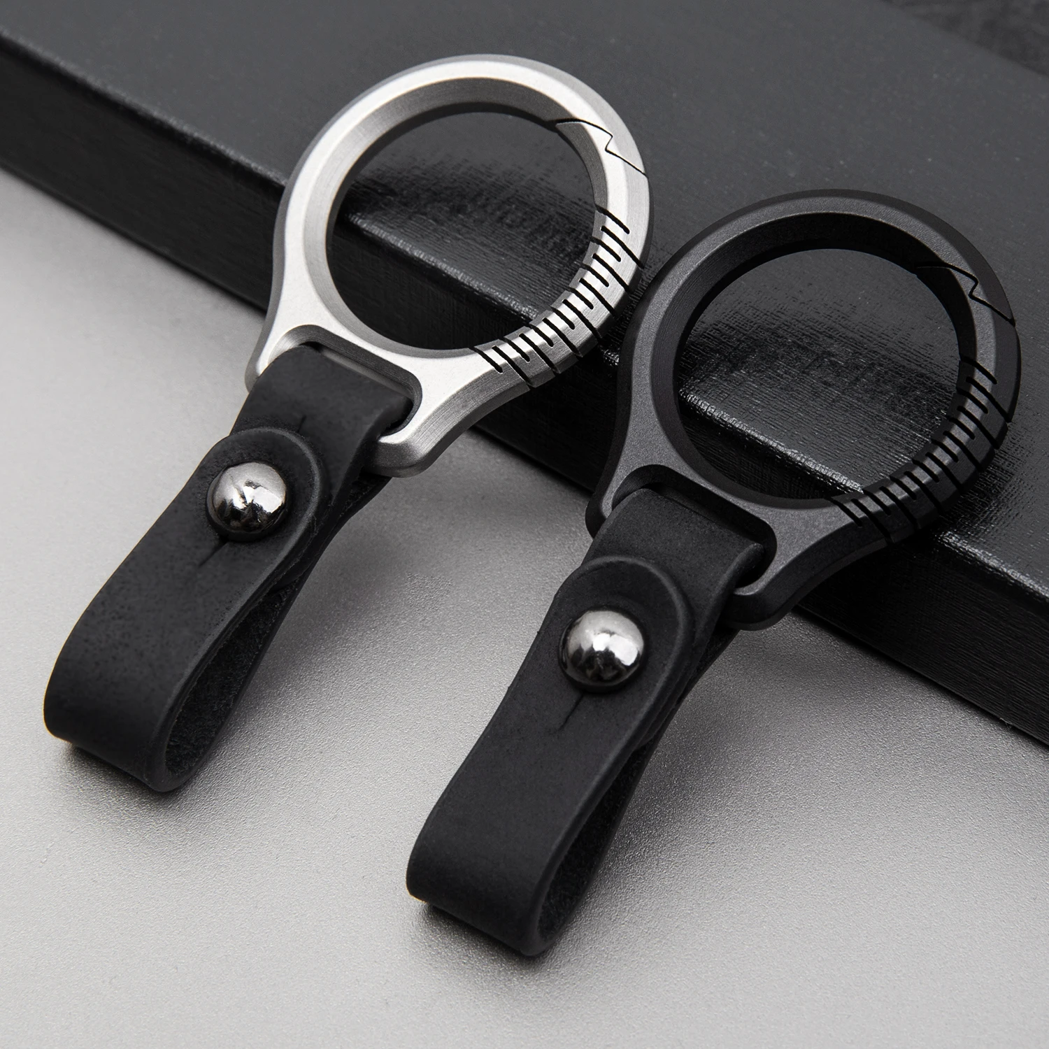 TIVIVA Chinese Car Keychain Titanium Alloy Key Buckle Black Silver New Luxury Cowhide Strip Decoration EDC