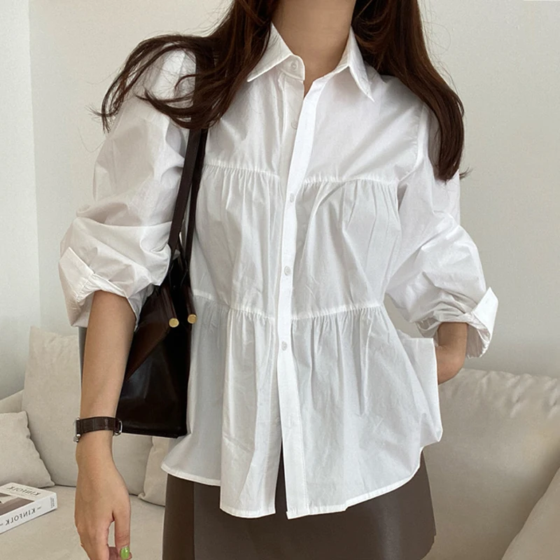 قميص نسائي أنيق بياقة بولو وأكمام منتفخة، تصميم فضفاض مع طيات وتفاصيل متداخلة، زر واحد، قمة عصرية بأسلوب كوري #5