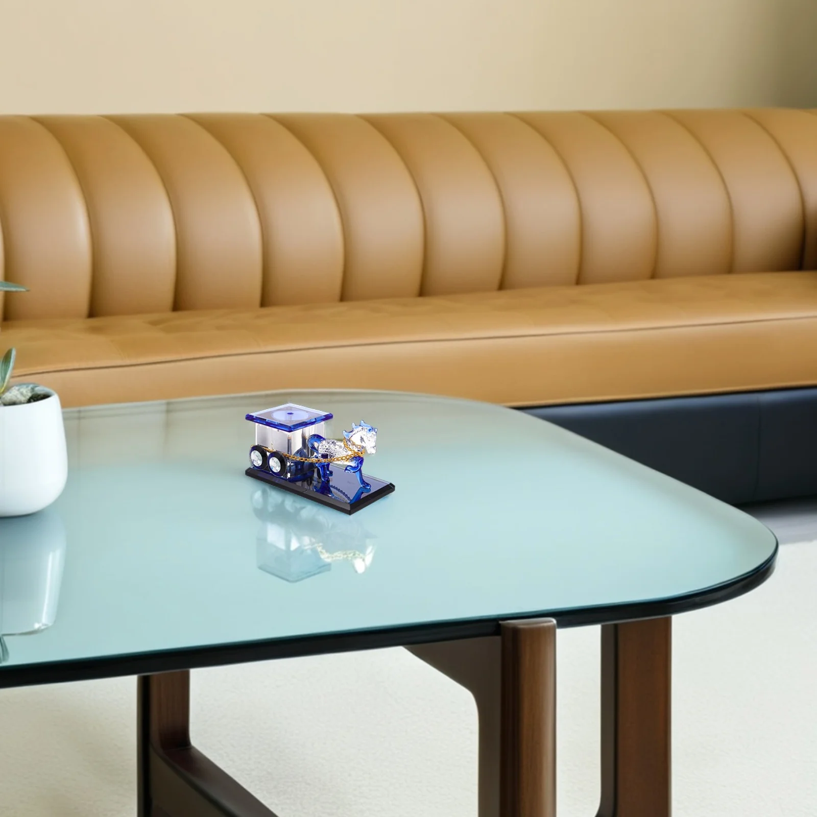 

Elegant Crystal Carriage Ornament with Perfume Storage Functional Decorative Piece for Home Office Table Dazzling European Style