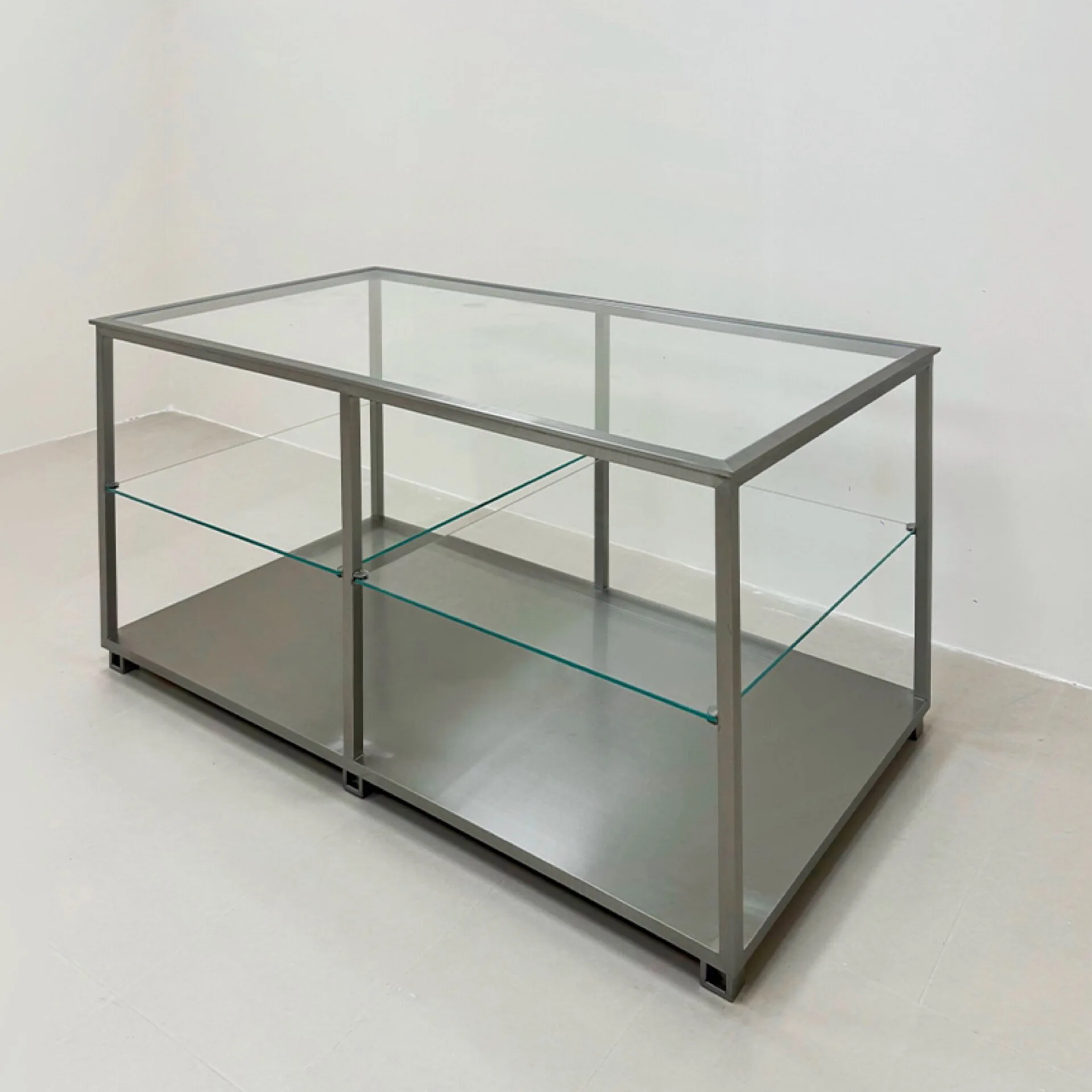 Clothing store Stainless steel Nakajima Taiwan women's clothing store Liushuitai glass display stand