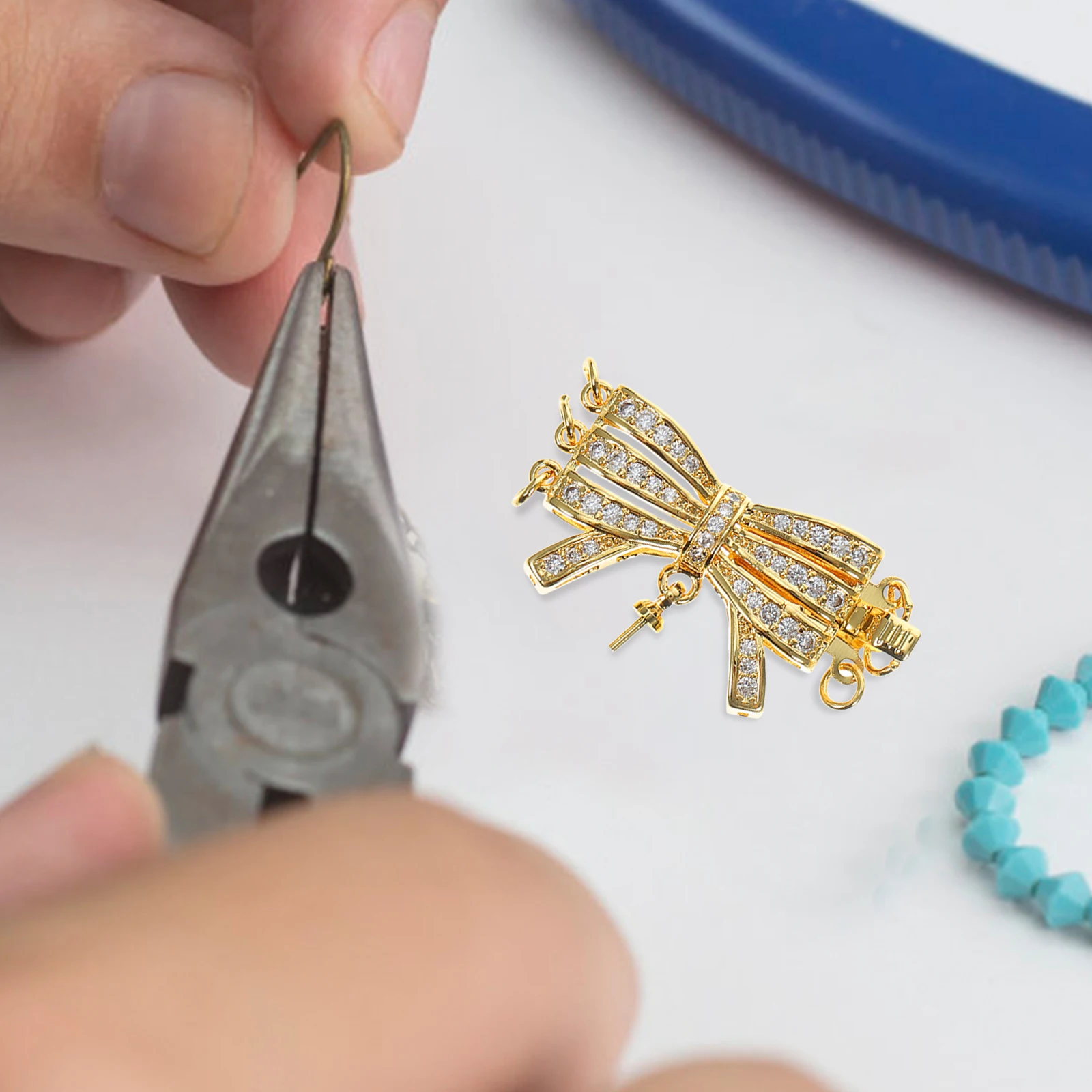 

2Pcs Necklace Clasp Helper Jewelry Connectors for Layering Multiple Necklaces Bracelets