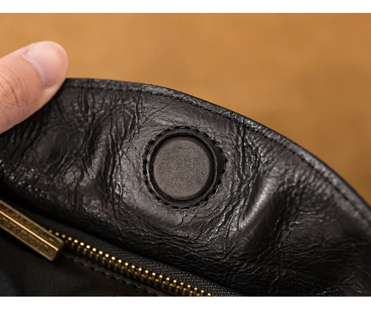 Handgefertigte Herren-Umhängetasche aus echtem Leder, modische Outdoor- und Alltagstasche, schwarze Crossbody-Tasche aus Kuhleder – Detail 12